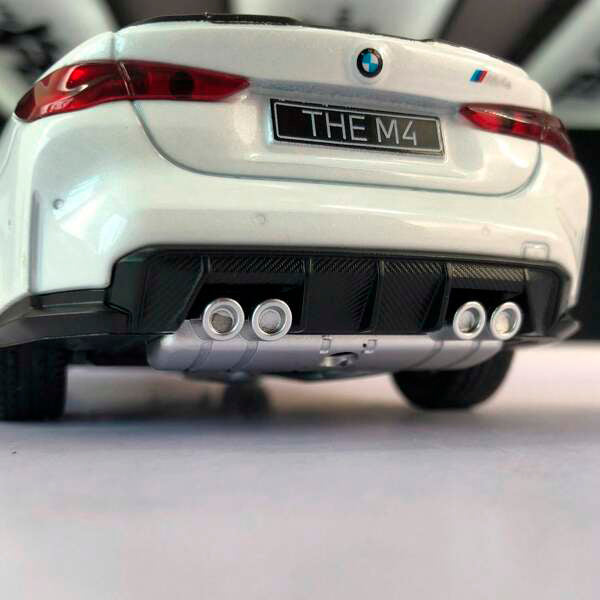 BMW M4 G82 em Escala 1:24