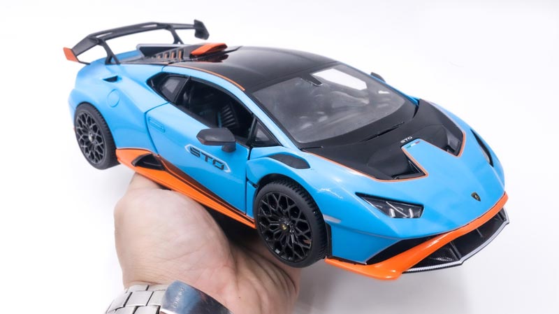 Lamborghini Huracán STO (Escala 1:18)