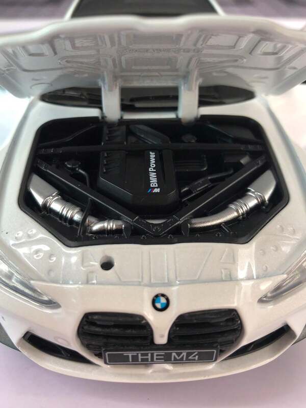 BMW M4 G82 em Escala 1:24