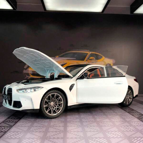 BMW M4 G82 em Escala 1:24