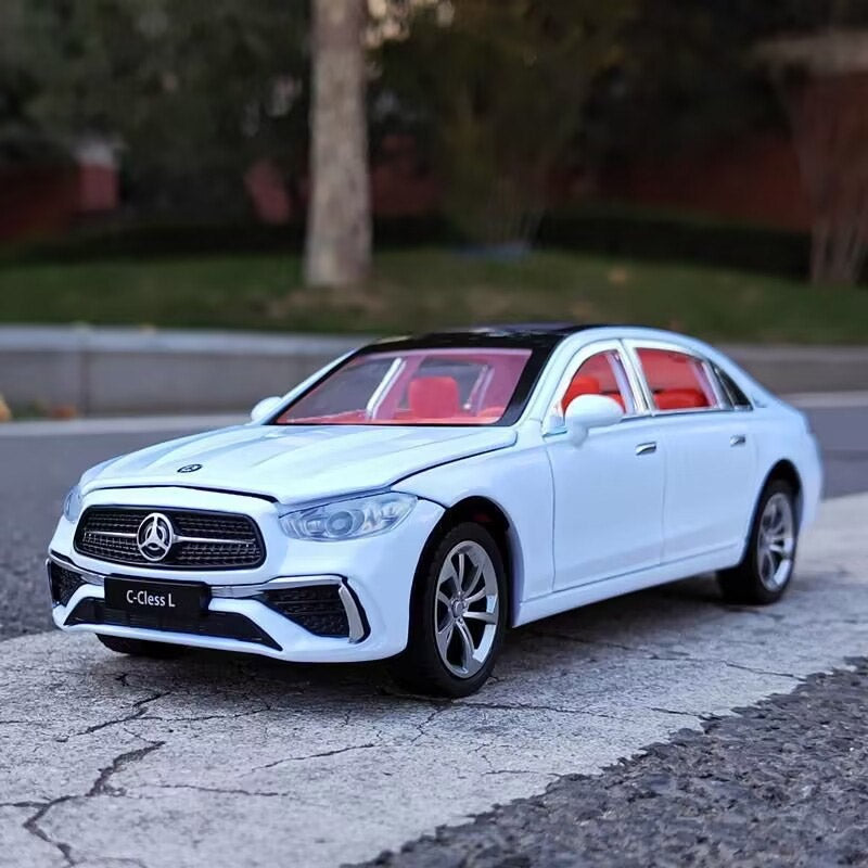 Mercedes-Benz C260L em Escala 1:24