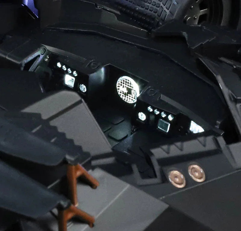 Batmóvel Tumbler 1:24 em Metal