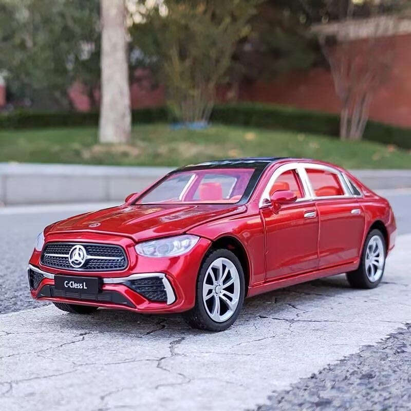Mercedes-Benz C260L em Escala 1:24