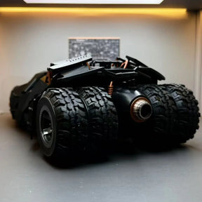 Batmóvel Tumbler Batman 1:18 Metal Colecionável Luzes LED Efeito Fumaça